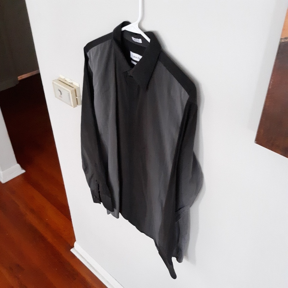 Calvin Klein Mens Medium Button Down Shirt